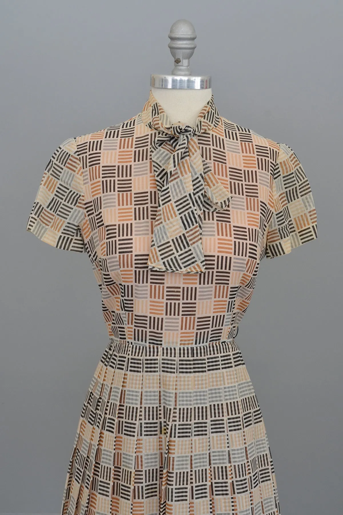 1970s does 1950s Geometric Retro Print Shirtwaist Dress